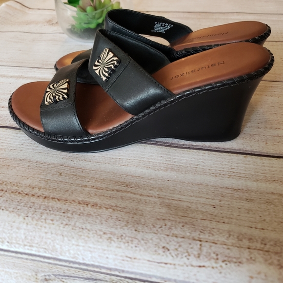 Naturalizer Wedge Sandals ~ 8 - Picture 9 of 11